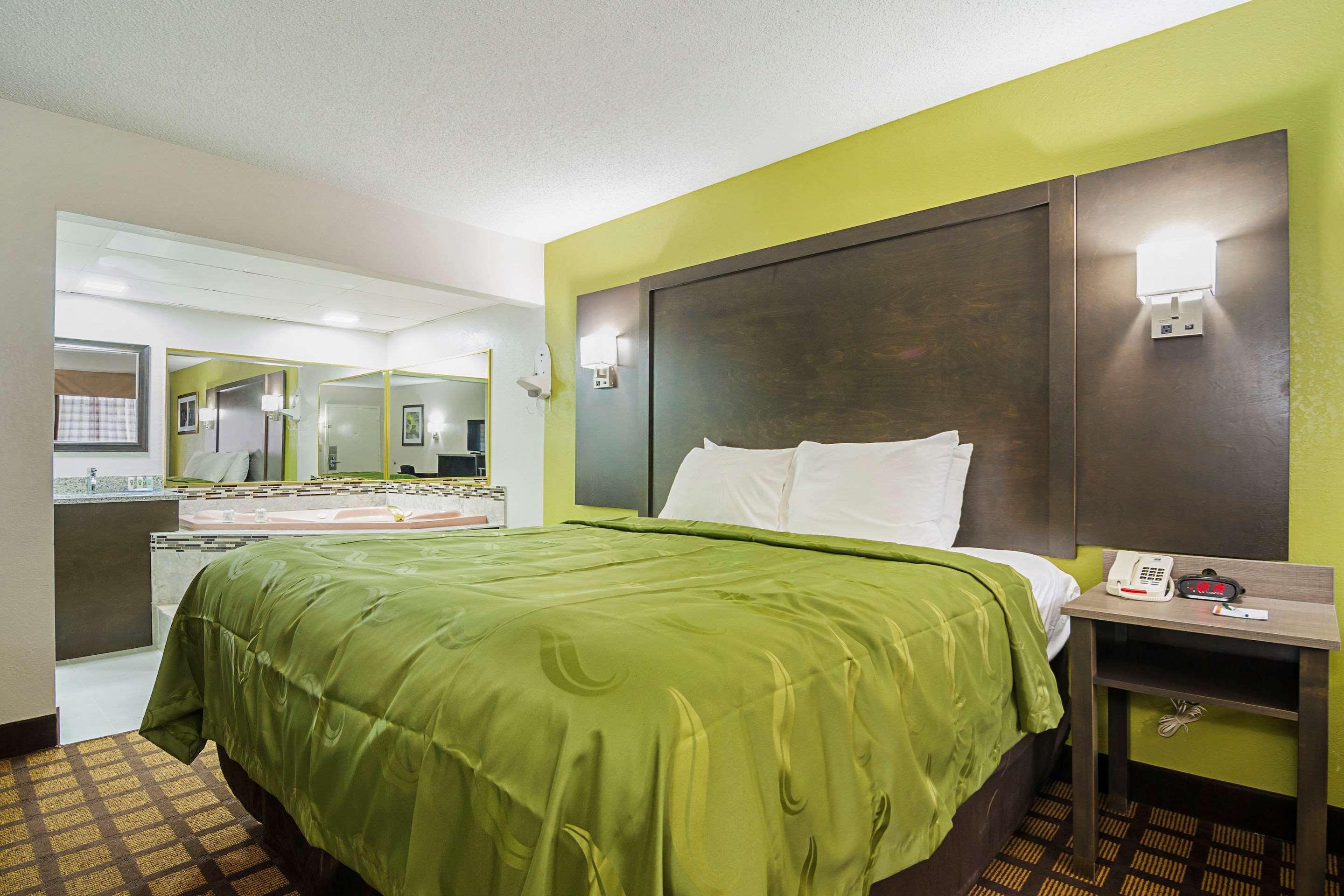 Quality Inn Raeford Buitenkant foto