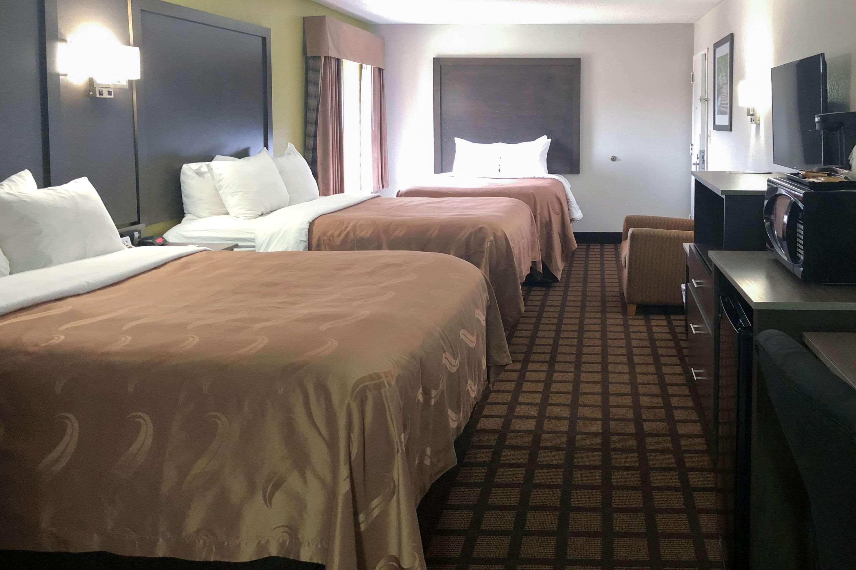 Quality Inn Raeford Buitenkant foto