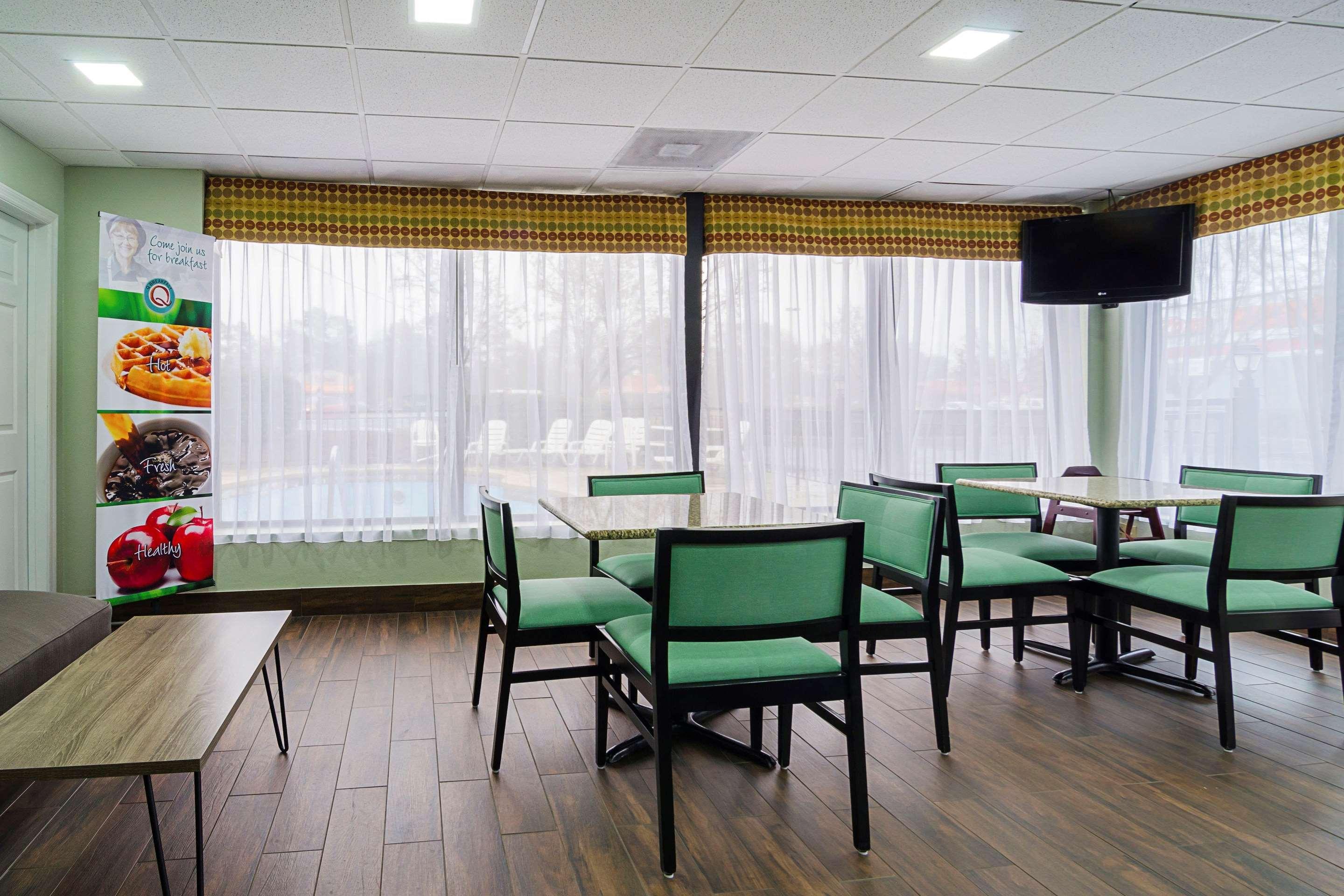 Quality Inn Raeford Buitenkant foto