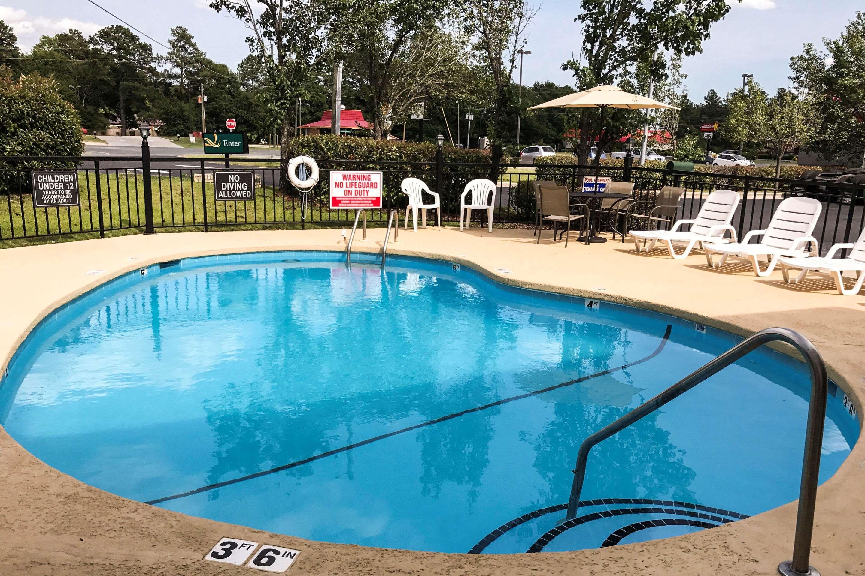 Quality Inn Raeford Buitenkant foto