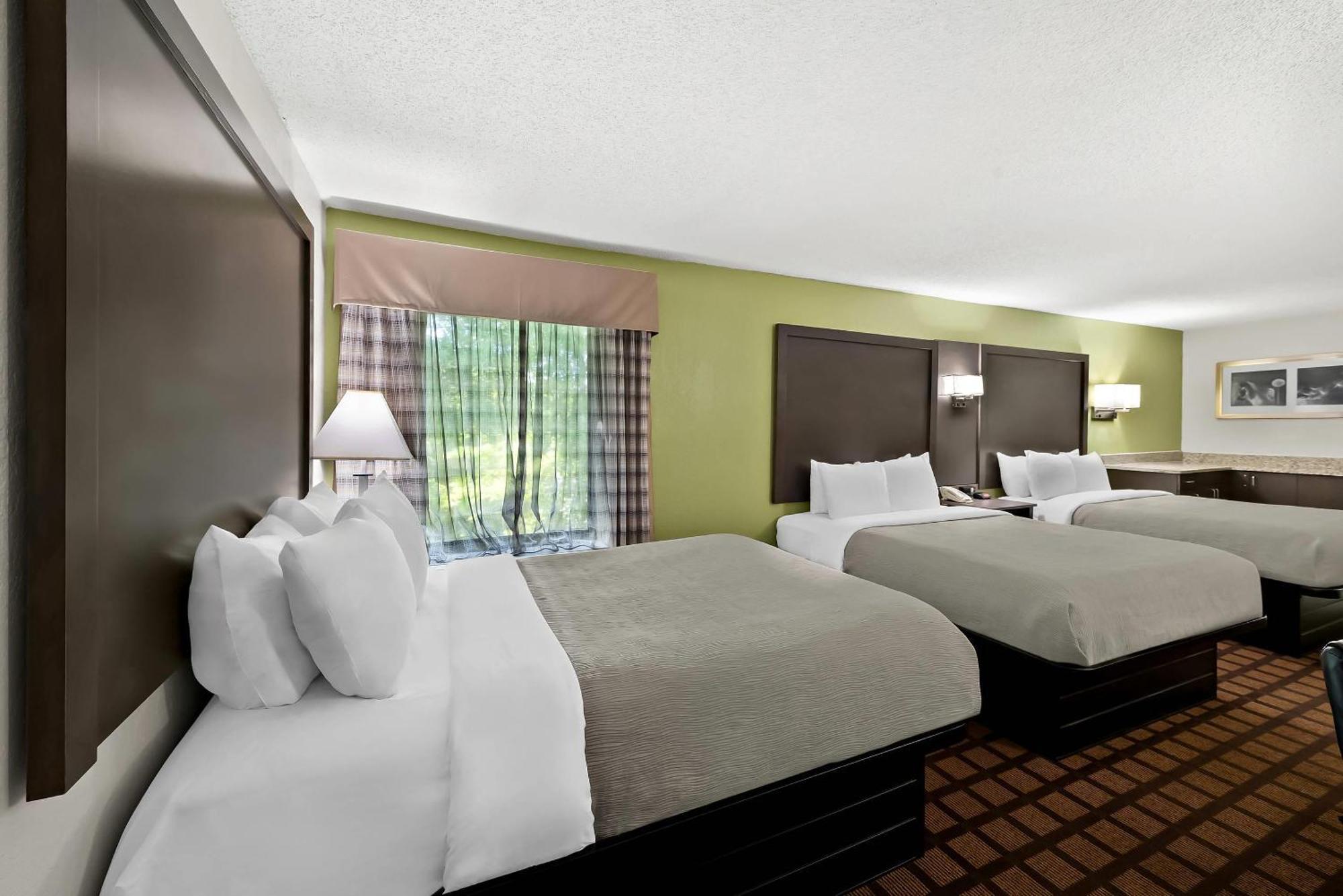Quality Inn Raeford Buitenkant foto