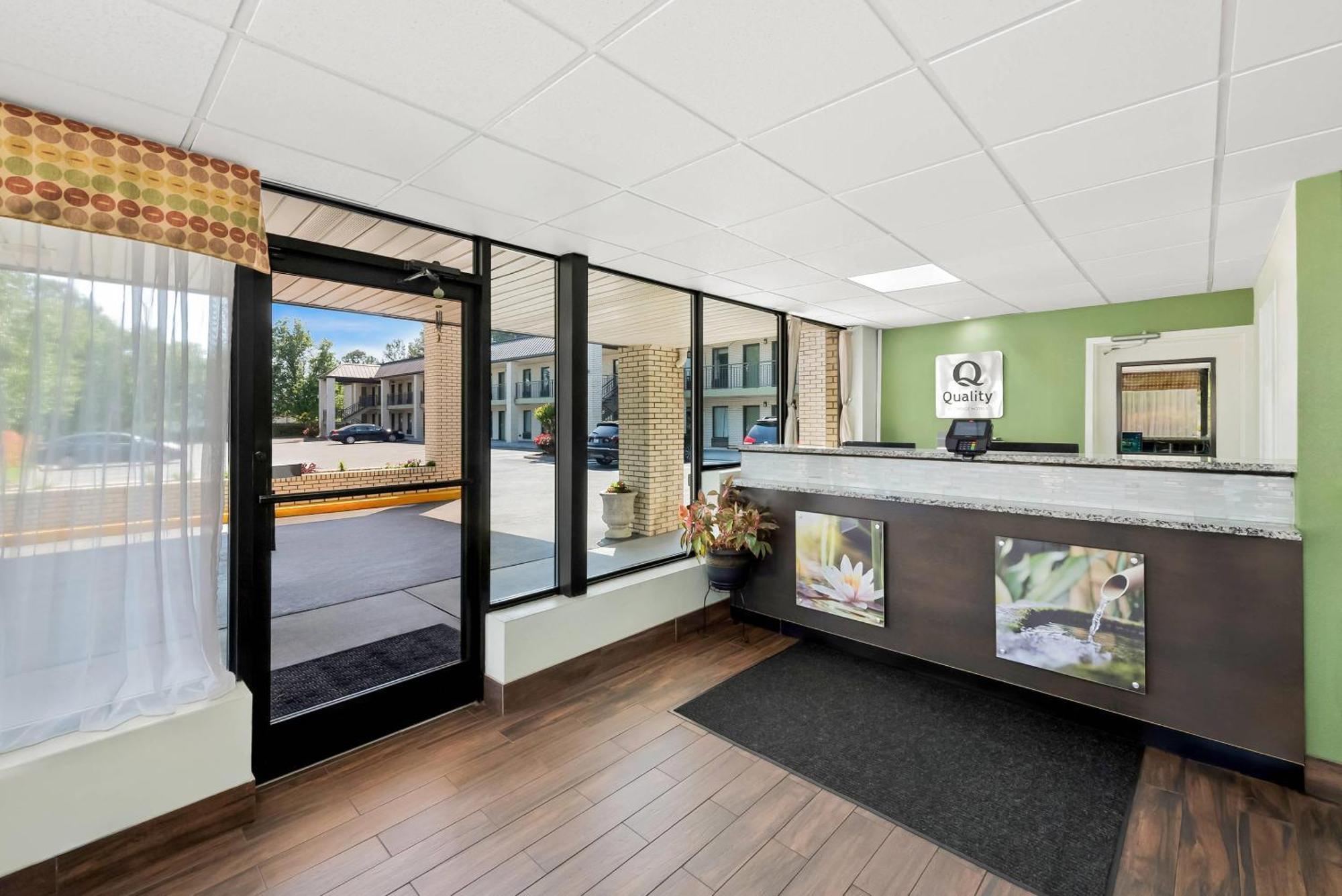 Quality Inn Raeford Buitenkant foto
