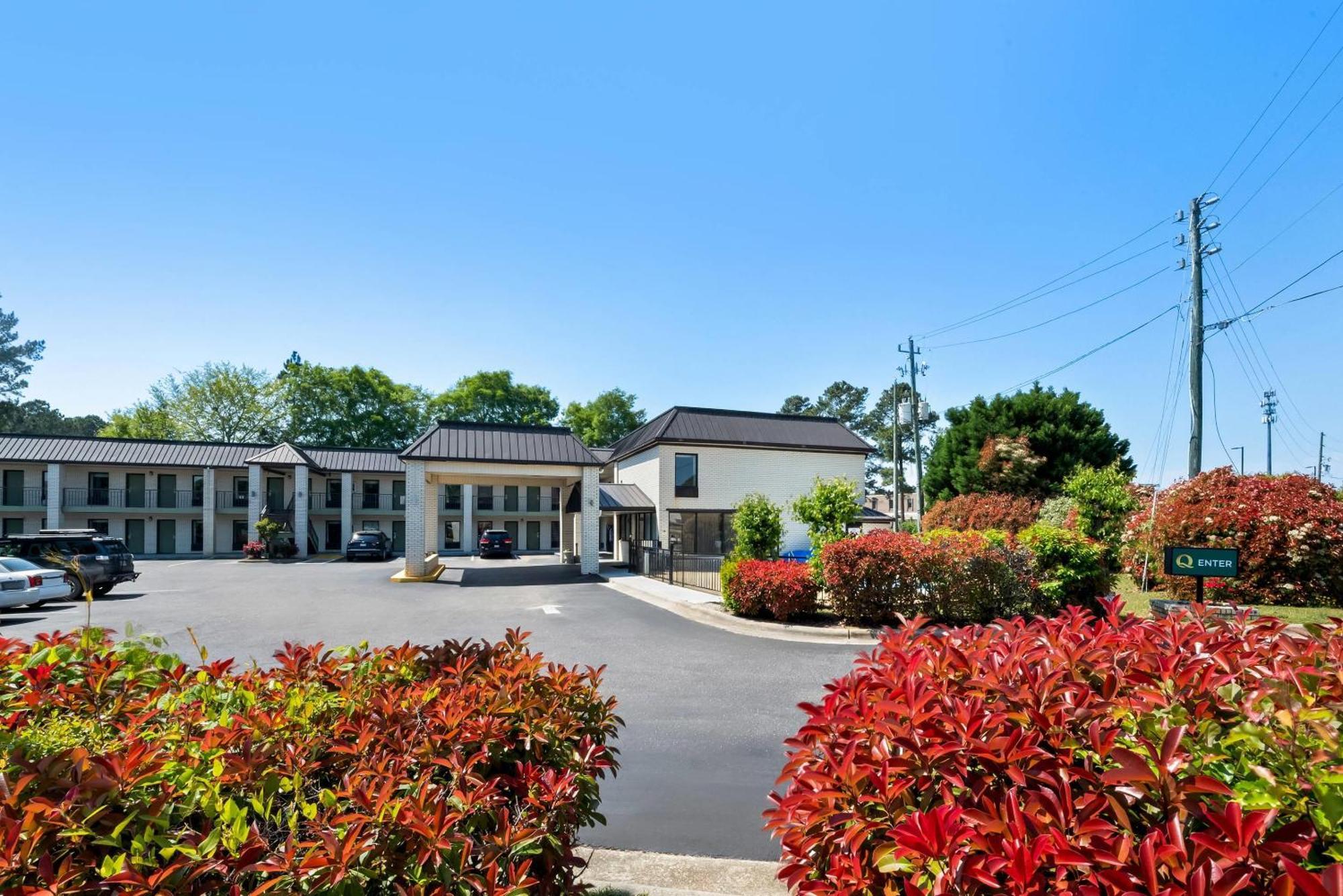 Quality Inn Raeford Buitenkant foto